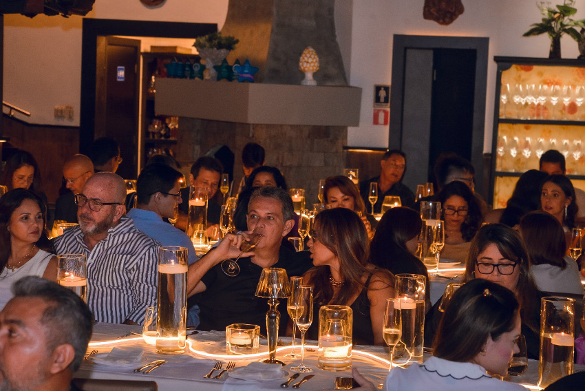 Convidados aproveitaram uma noite especial no Restaurante Famiglia Sicilia. (Foto: Leonardo Lima)